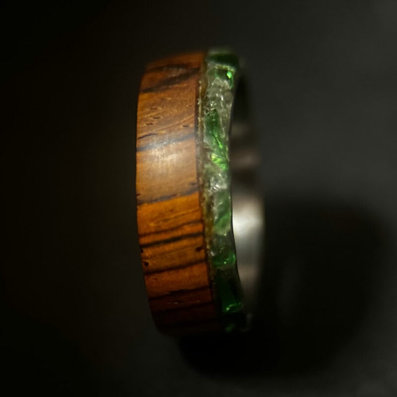 Recycled glass and wood ring with cocobolo and green glass inlay. Tungsten core can be barely seen. This is a wood and tungsten ring.